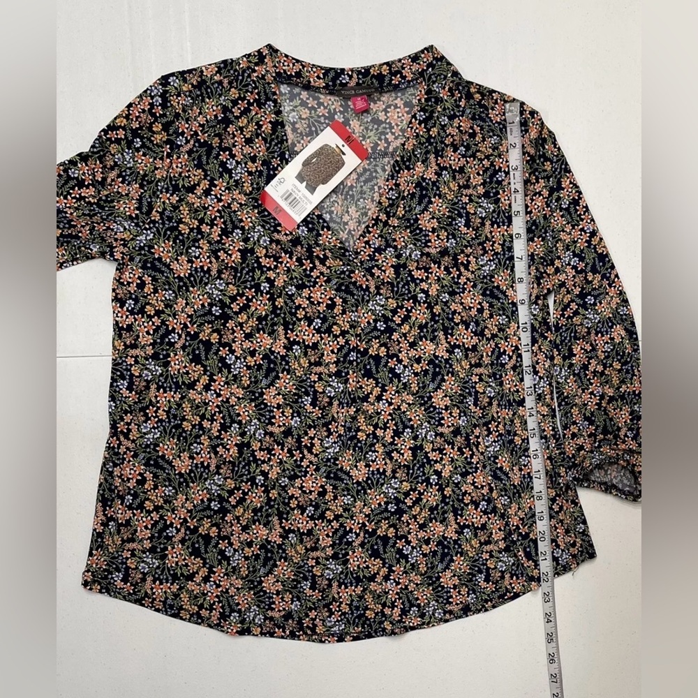 Vince Camuto Women’s Navy Blue Floral Print 3/4 Sleeve V-Neck Relaxed Blouse s M - Picture 10 of 11